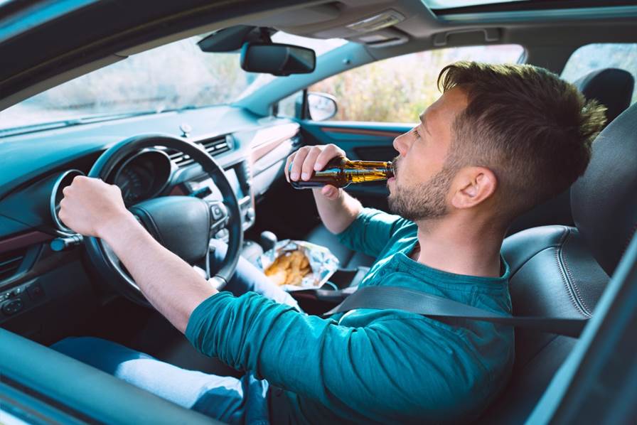 A person drinking a beer while driving

AI-generated content may be incorrect.